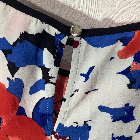 Vince Camuto - Sz L - cold shoulder hi low lightweight shirt - keyhole back - Picture 6 of 8